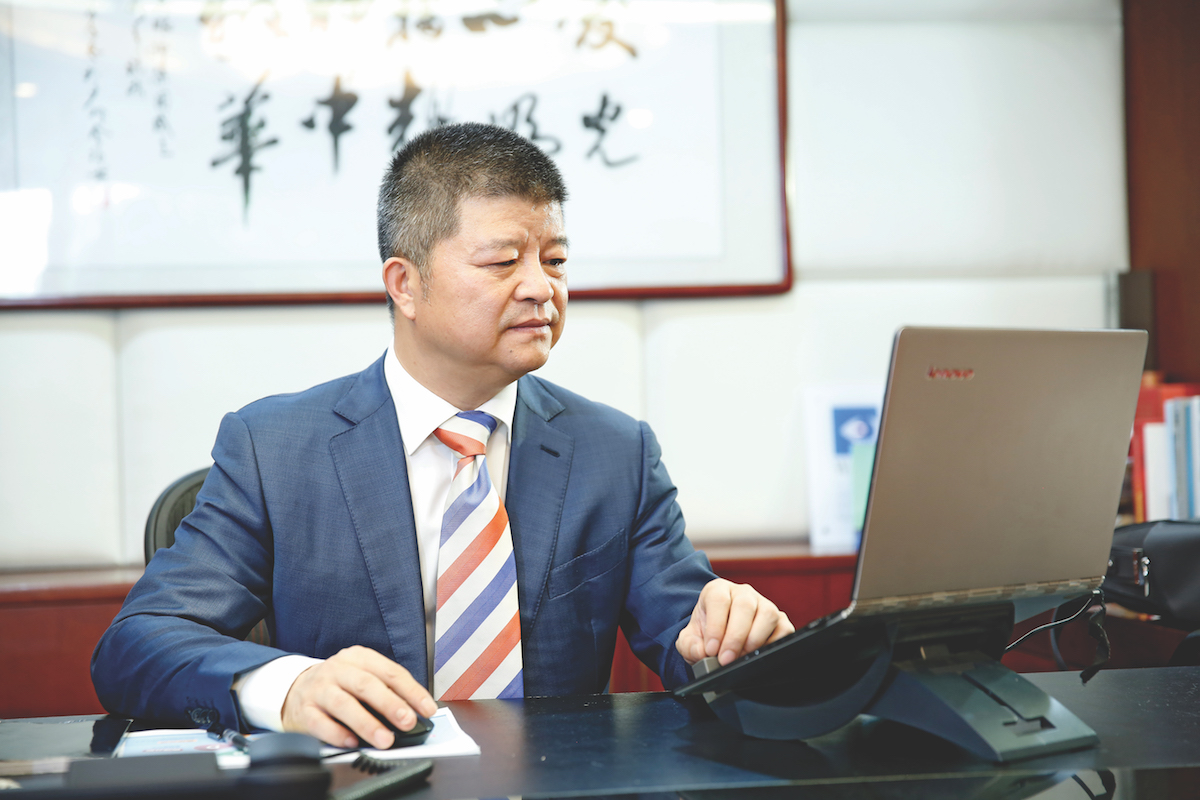 Li Li Vice Chairman/CEO of AIER Eye Hospital Group