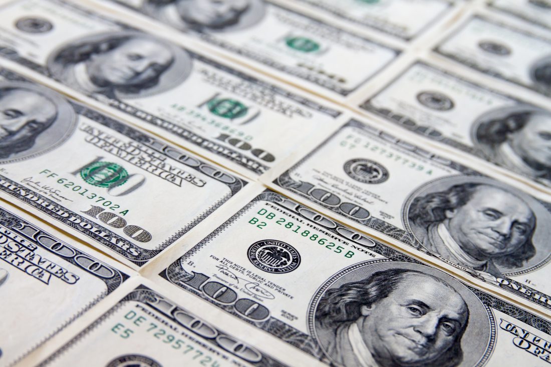 hundred-dollars-bills1