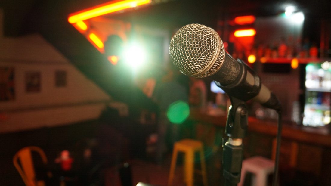 microphone-3989883_1920