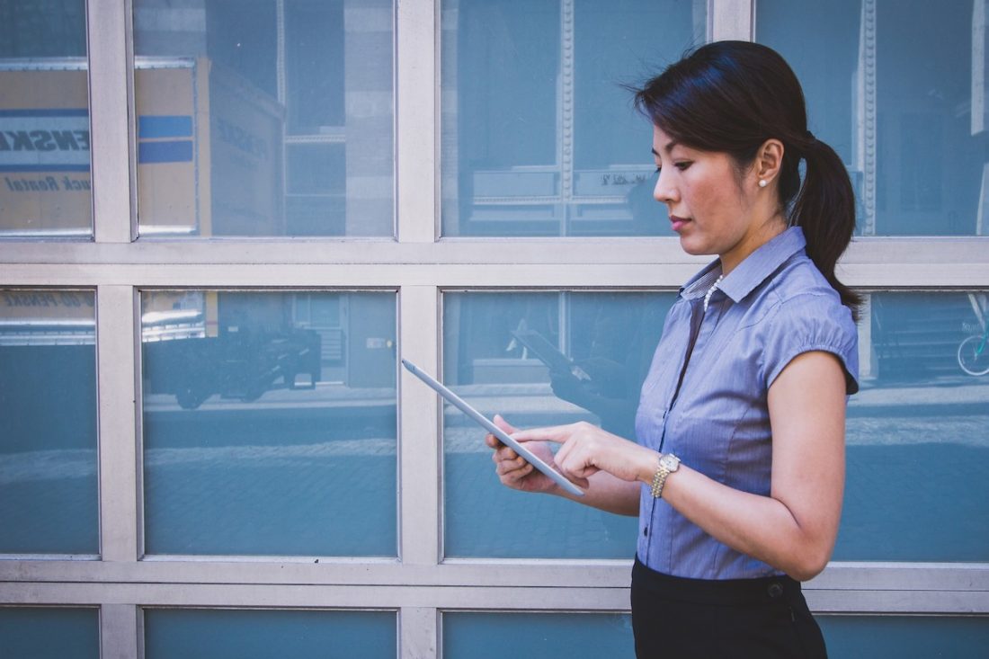 person-801823_1920 Young professional looking at tablet