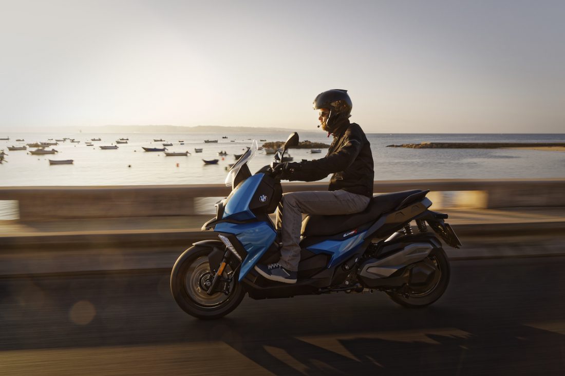P90280375_highRes BMW C400 scooter commute
