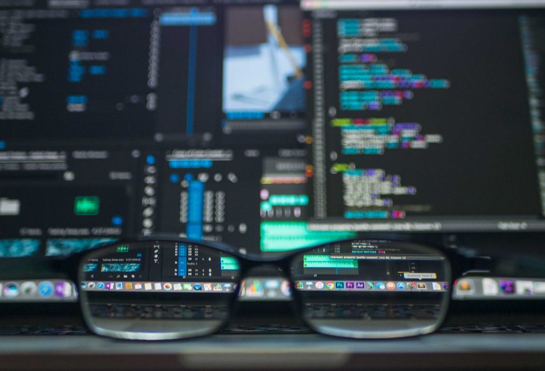 coding-computer-data-depth-of-field-577585 data