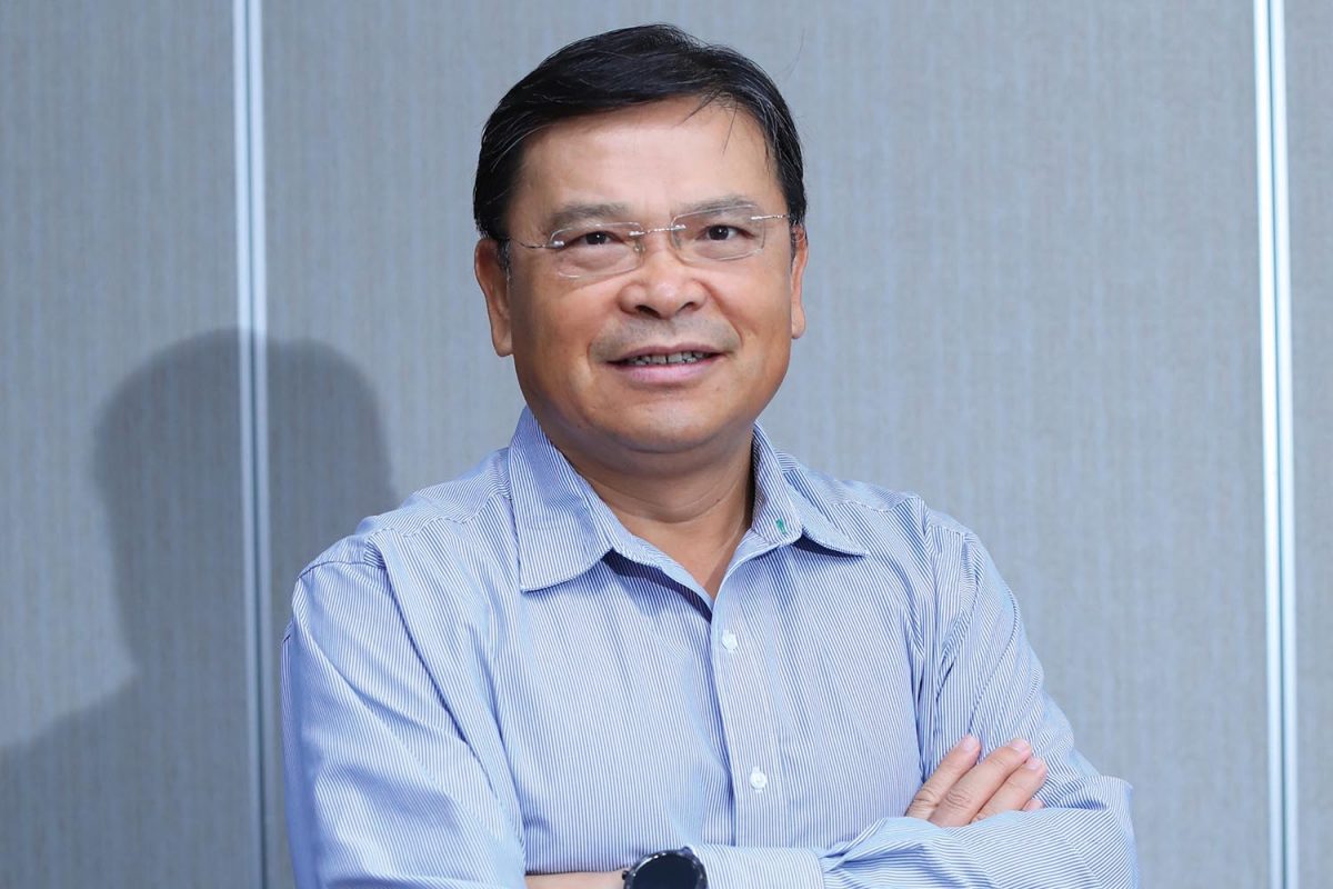 Yeqing Li, CEO of Huaxin Cement Co