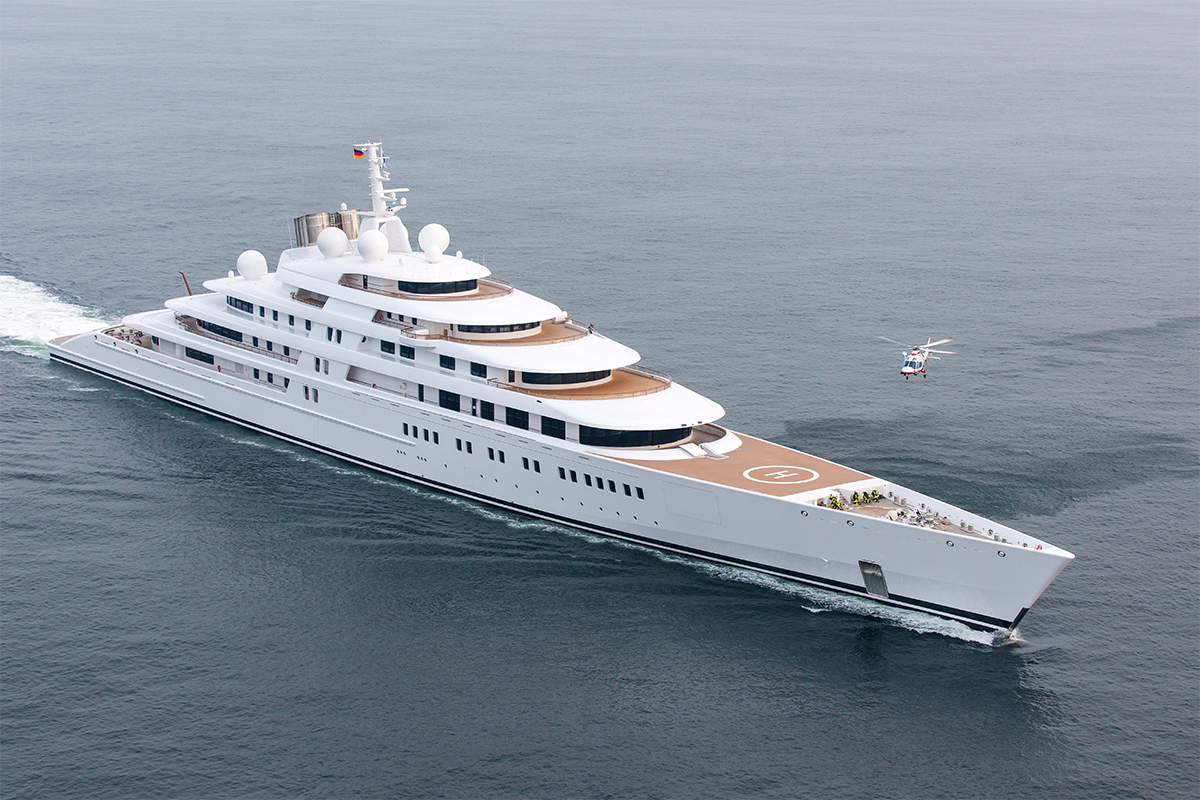 225 mega yacht