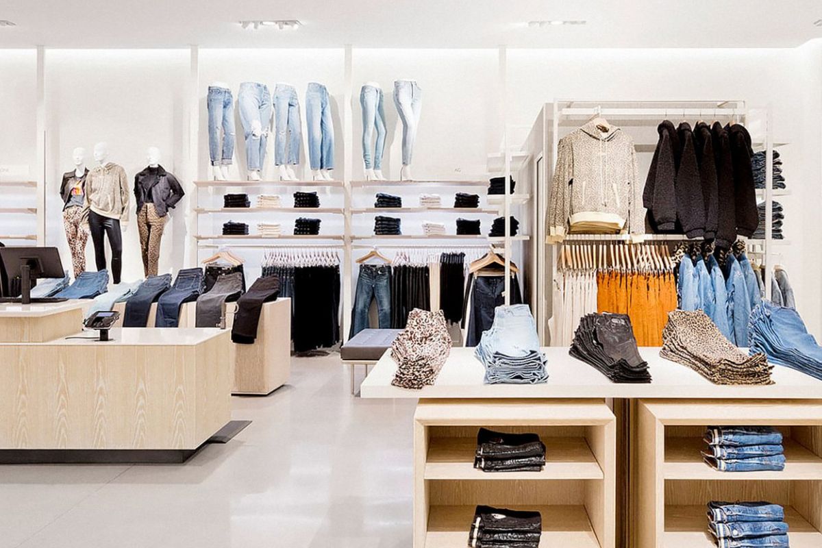 H&M Group and  Launch Tech-Enabled In-Store Shopping Experiences
