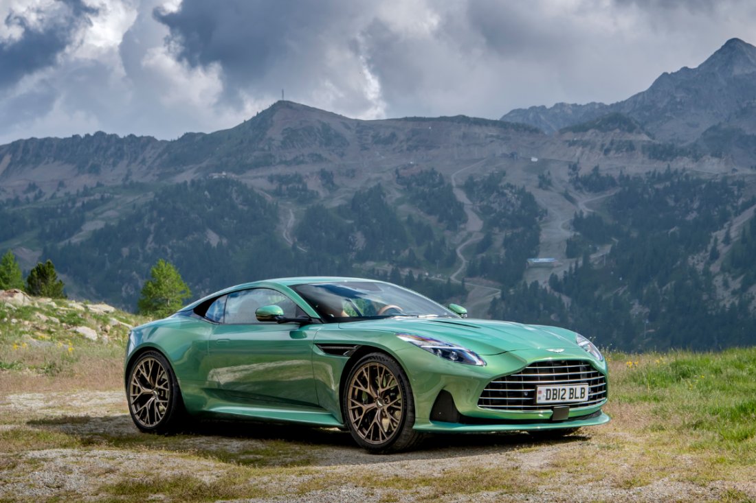 Новый Aston Martin DB12 готов к восторгу