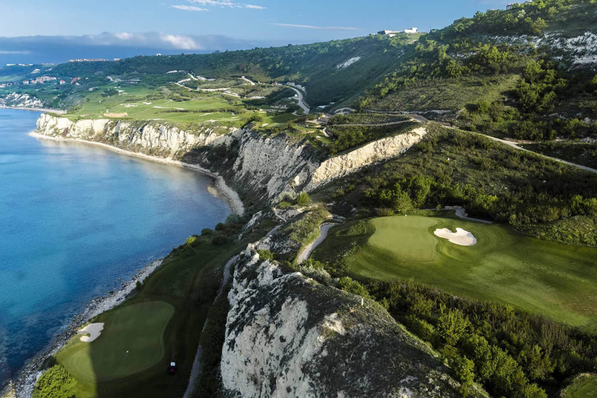 The striking cliffs and views make this one of the world’s best looking golf courses